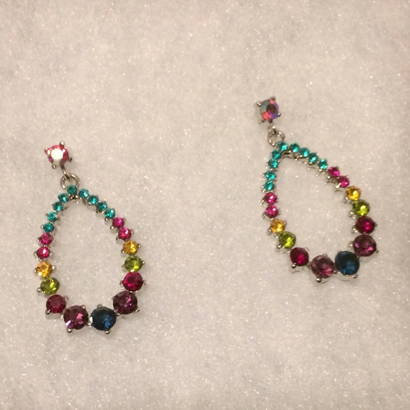 Color stone tear drop shape earrings. - Picture 1 of 4