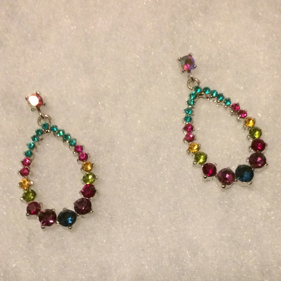 Color stone tear drop shape earrings. - Picture 3 of 4