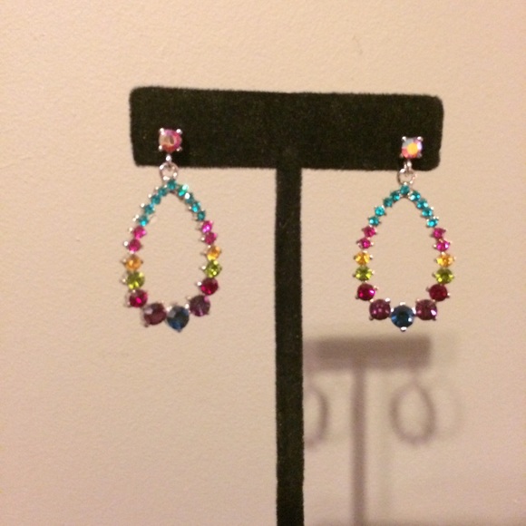 Color stone tear drop shape earrings. - Picture 4 of 4