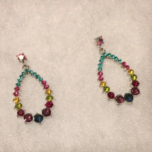 Color stone tear drop shape earrings.