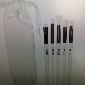Kylie Cosmetics Limited Edition Holiday Brush Set