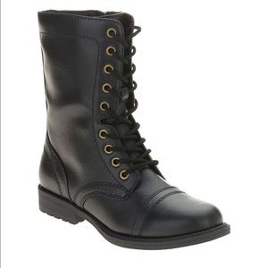 Combat boots