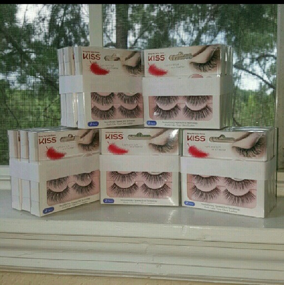 24 PAIRS Kiss Looks So Natural Eyelashes