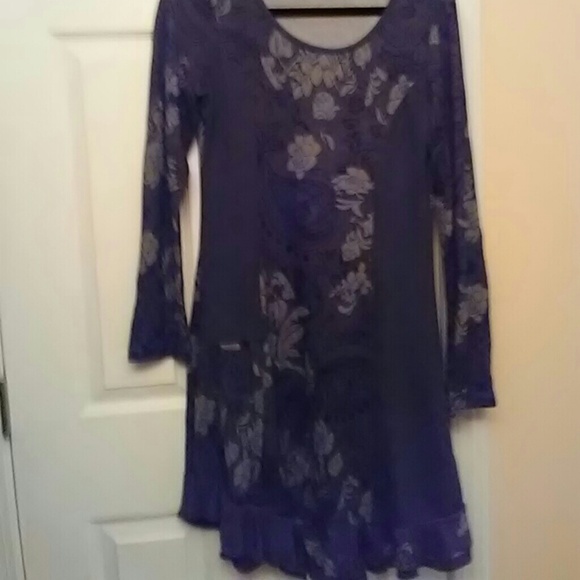 Gray and black ruffle hemmed tunic