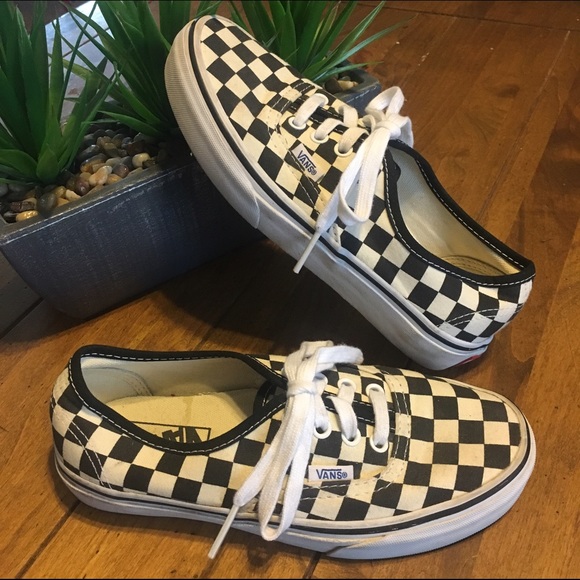 vans black and white checkered lace up
