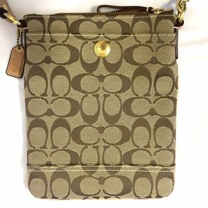 ✨SALE✨Authentic Coach Signature Shoulder Crossbody