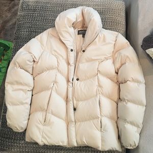 Never been worn Woolrich cream puffer jacket