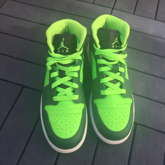 NIKE AIR JORDAN 1
