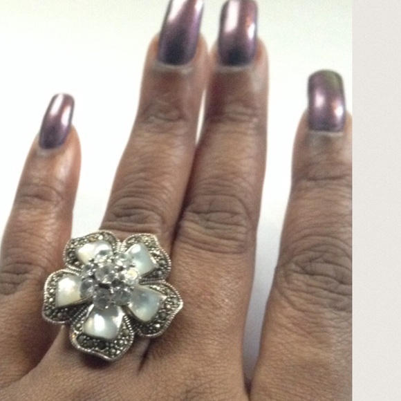 Sterling Silver | Mother of Pearl Ring (Sz. 7) - Picture 2 of 4