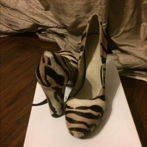 NEVER WORN, REAL LEATHER, REAL FUR platform pumps