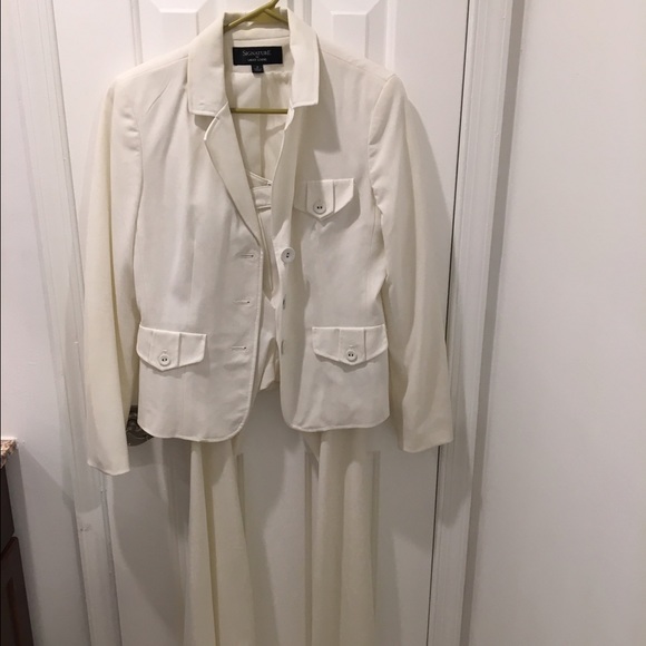 Suit - Picture 3 of 4