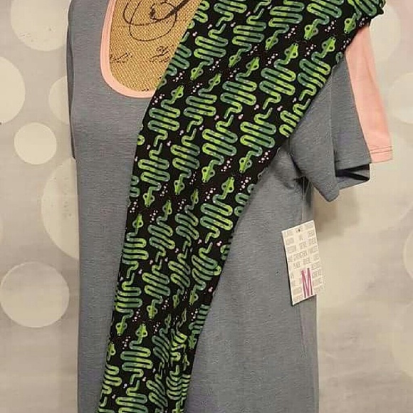 Lularoe OS Leggings and M Classic T