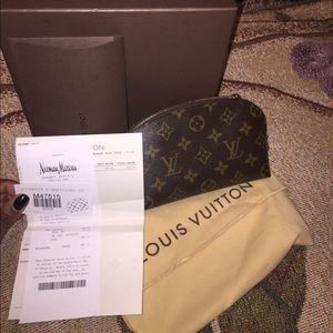 LV Pochette