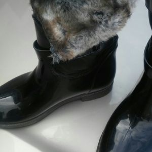 Chic snow boots
