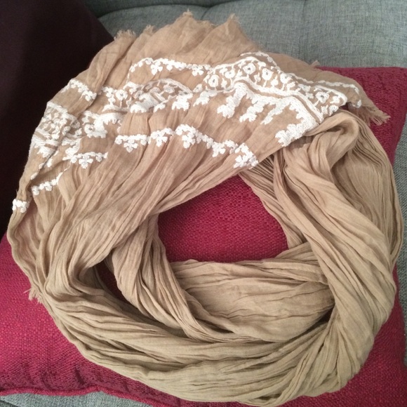 Khaki and white embroidered scarf