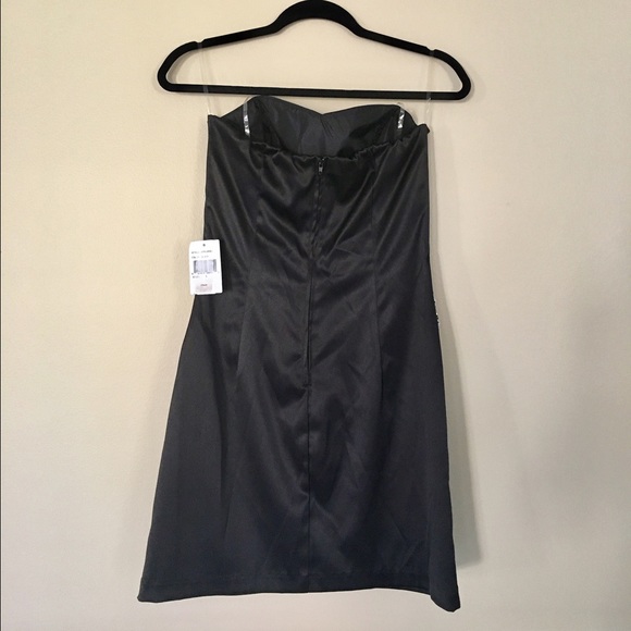 BUNDLE 2/$20 SALE❤️  Strapless Black Dress - Picture 5 of 6