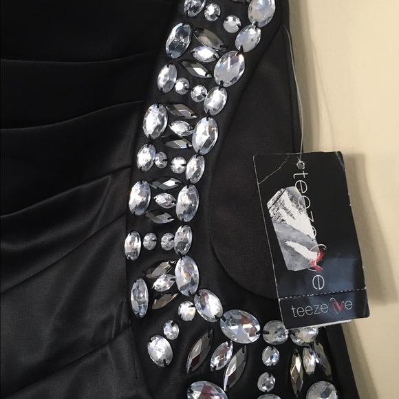 BUNDLE 2/$20 SALE❤️  Strapless Black Dress - Picture 6 of 6