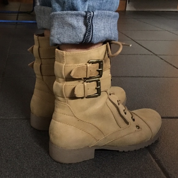 Guess boots