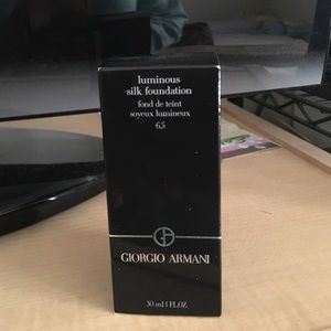 Giorgio Armani Luminous Silk Foundation