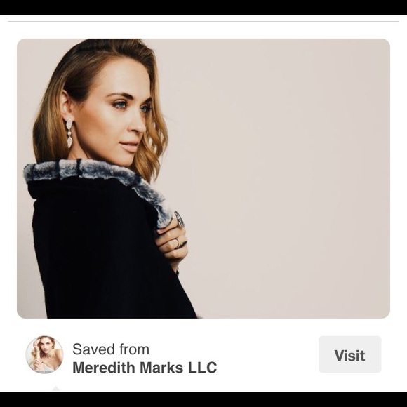 Meredith Marks Cashmere Wrap/Cape - Picture 4 of 4