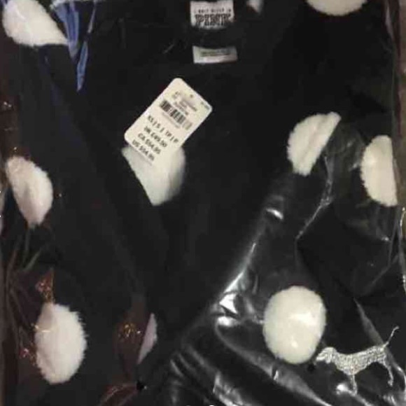 NWT VS ROBE - Picture 2 of 2