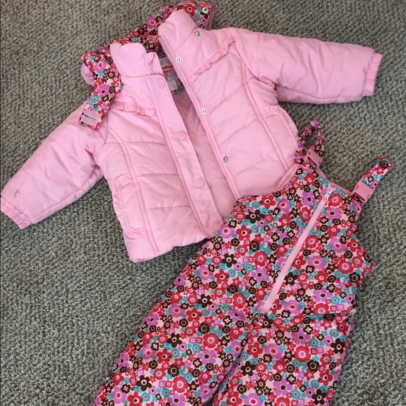 Almost new toddler girl snow coat and bib