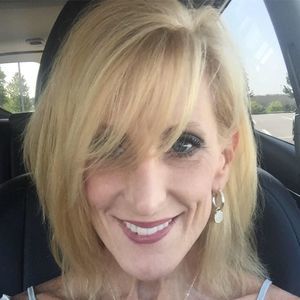 Meet your Posher, Dena