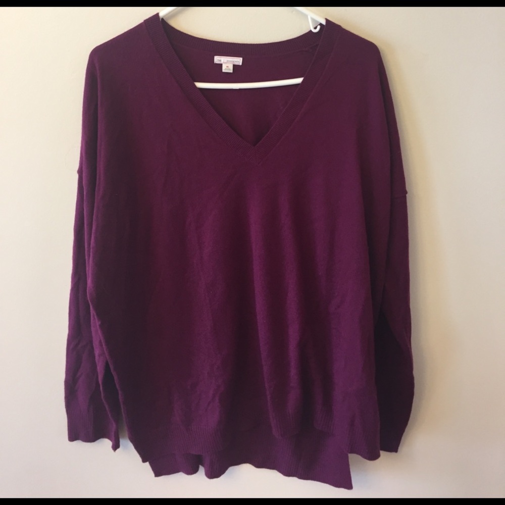 Like new! Gap v- neck sweater, XL