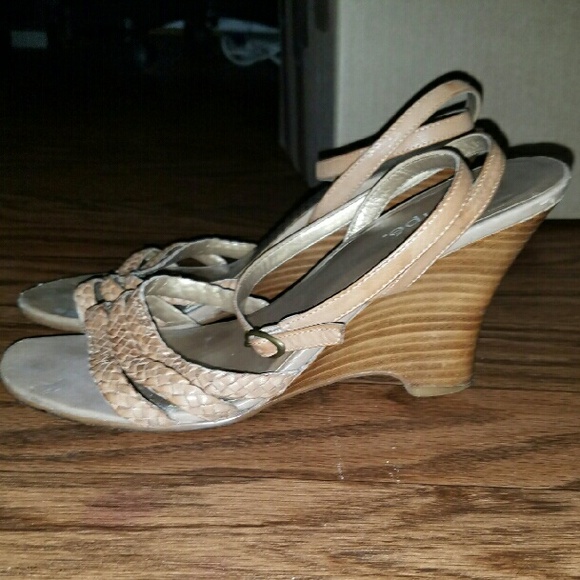 SHOE👠SALE👠 Summer Wedges size 8 - Picture 2 of 2