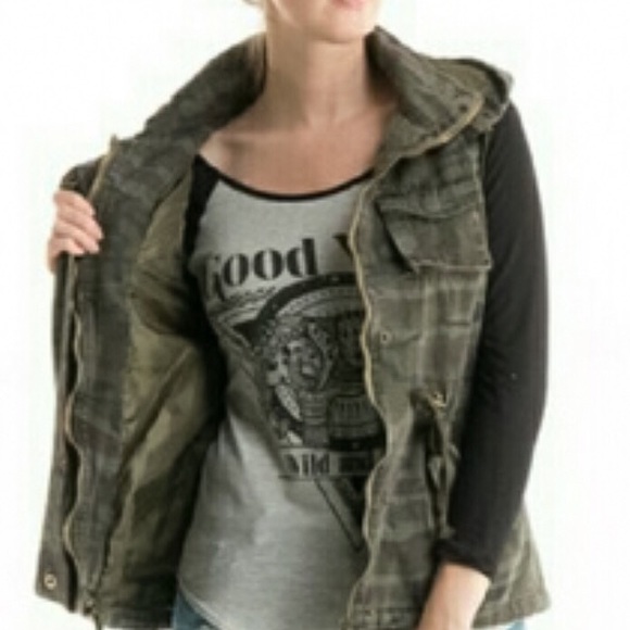 🦋Sexy & Rugged Garment Washed Olive Camo Vest🦋 - Picture 2 of 8