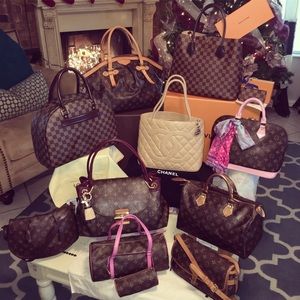 Bags and more bags!! Are u ready for christmas???