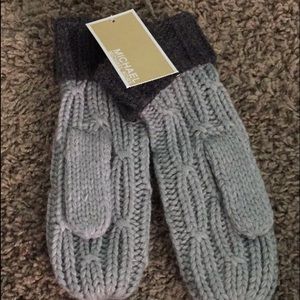 Michael Kors mittens