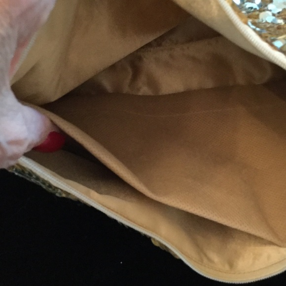 MOYNA DESIGNER GOLD SEQUIN AND BEADED CLUTCH - Picture 3 of 4