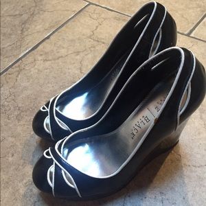 White House Black Market Black 4.5" Wedges Sz 7.5
