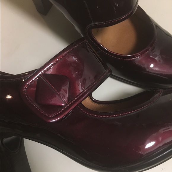 Sofft Patent Leather Pump - Picture 2 of 3