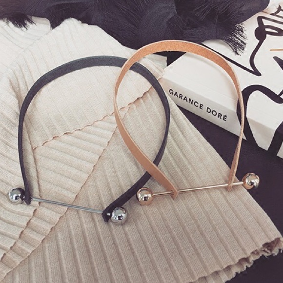 Black faux leather choker with silver barbell - Picture 3 of 4