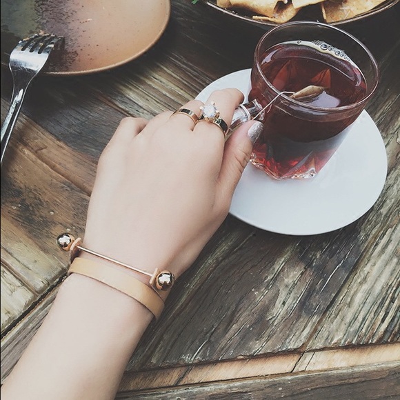 Black faux leather choker with silver barbell - Picture 4 of 4