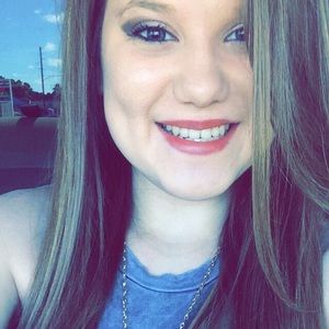 Meet your Posher, Makayla
