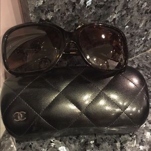 Chanel woman sun glasses