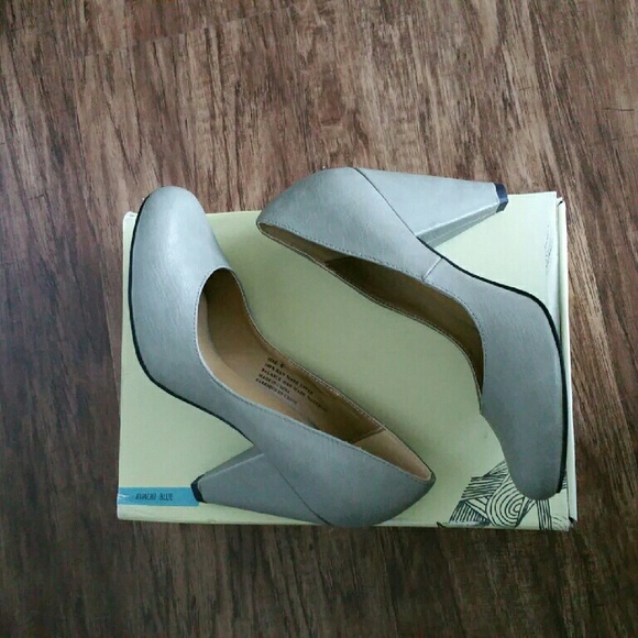 Kimchi Blue Cone Heeled Pump Grey size 6
