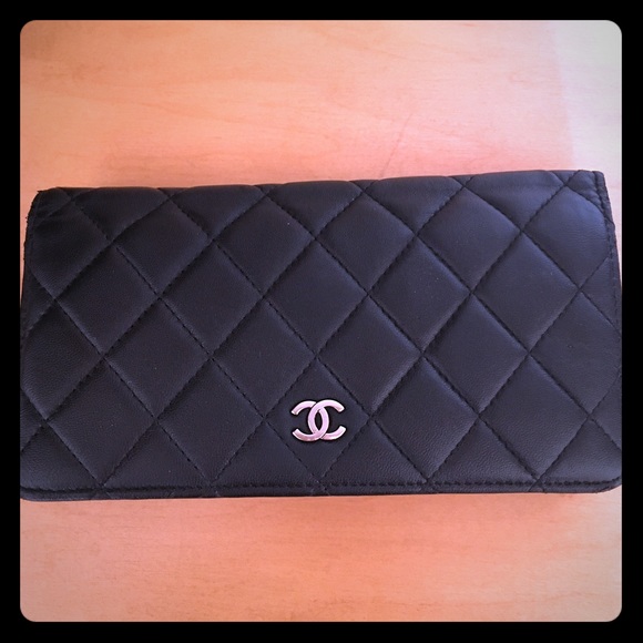 ON HOLD Chanel wallet