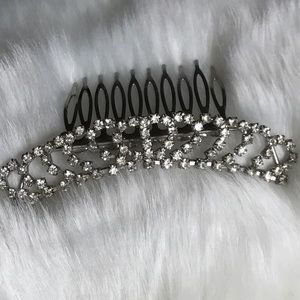✨HP✨ Crowned Rhinestone comb💋