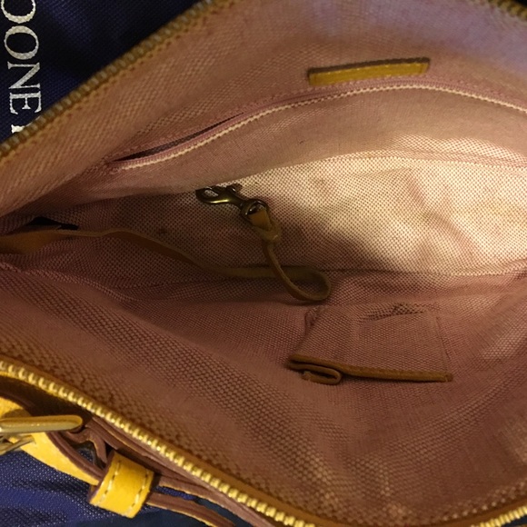 Dooney & Burke leather shoulder bag in mustard - Picture 4 of 4