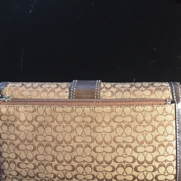 COACH wallet - Picture 2 of 4