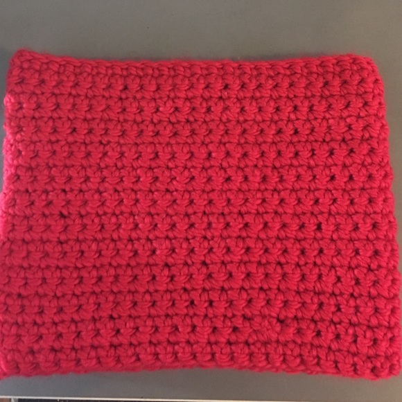 ❄️Warm and Cozy Red Infinity Scarf.❄️ - Picture 4 of 4