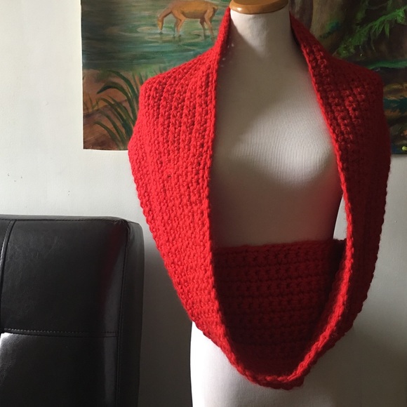 ❄️Warm and Cozy Red Infinity Scarf.❄️ - Picture 2 of 4