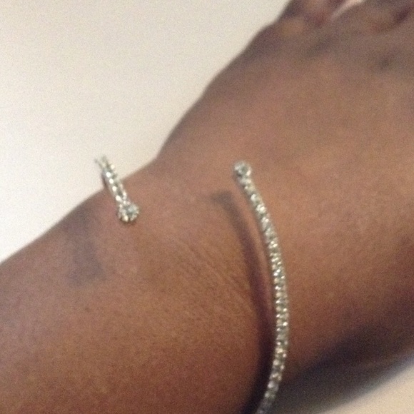 Fashion | Crystal Wrap Bracelet - Picture 2 of 2