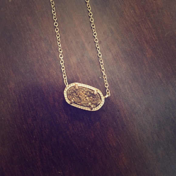 Kendra Scott necklace