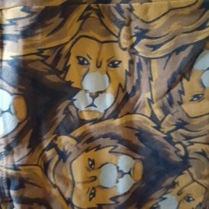 LIONS OS .NWT PERFECT CHRISTMAS GIFT