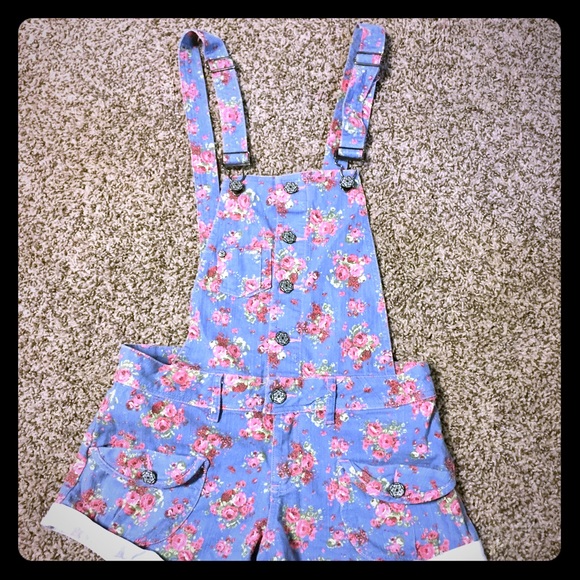Floral overall shorts!
